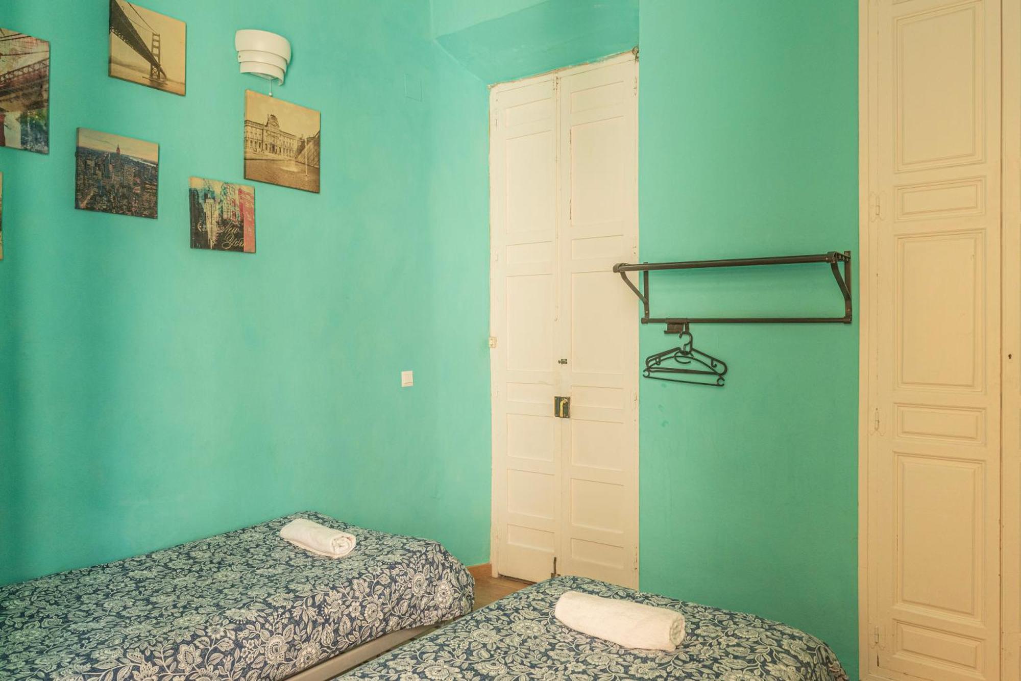 Private Rooms In Historic Building On The Square 말라가 외부 사진