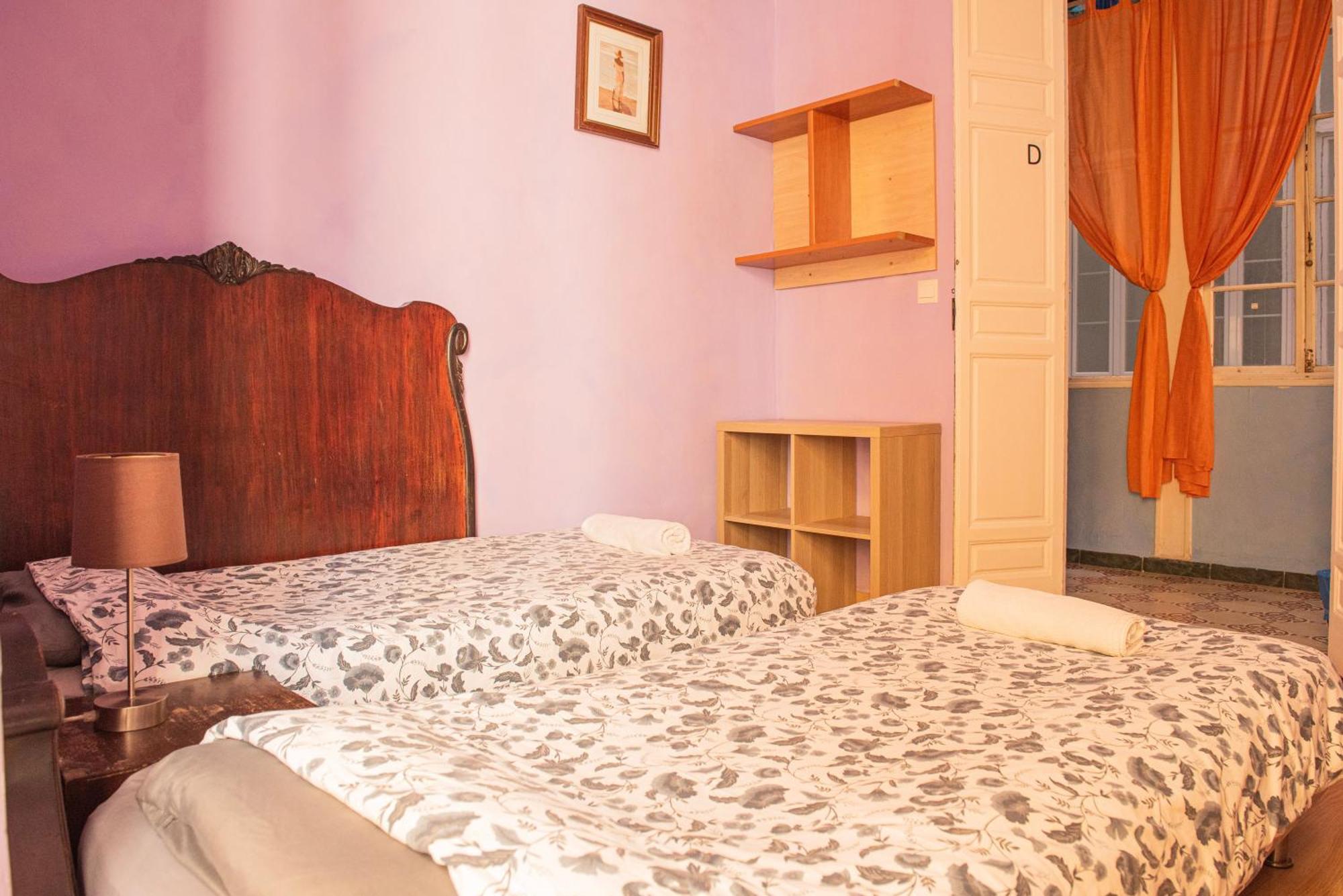 Private Rooms In Historic Building On The Square 말라가 외부 사진