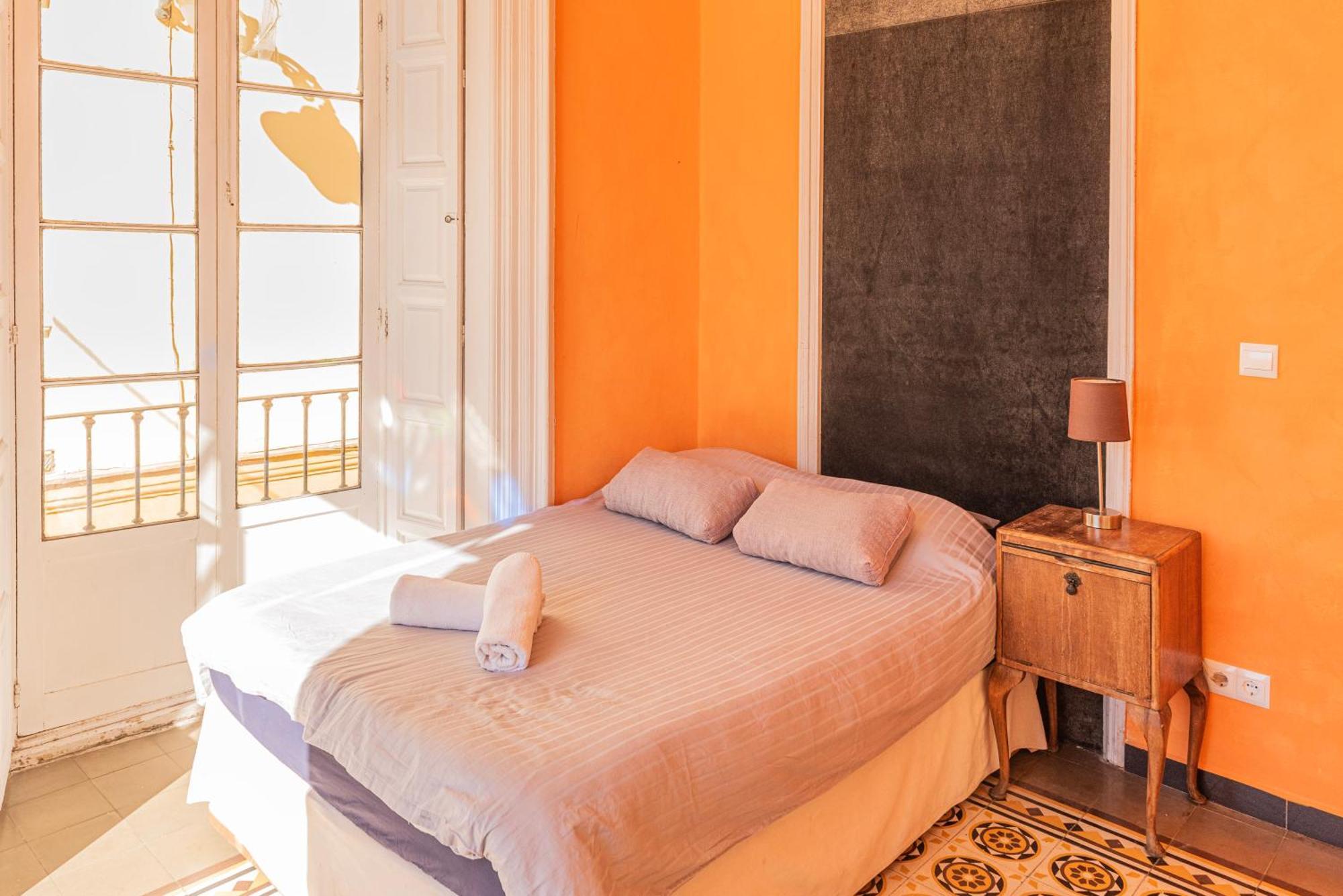 Private Rooms In Historic Building On The Square 말라가 외부 사진
